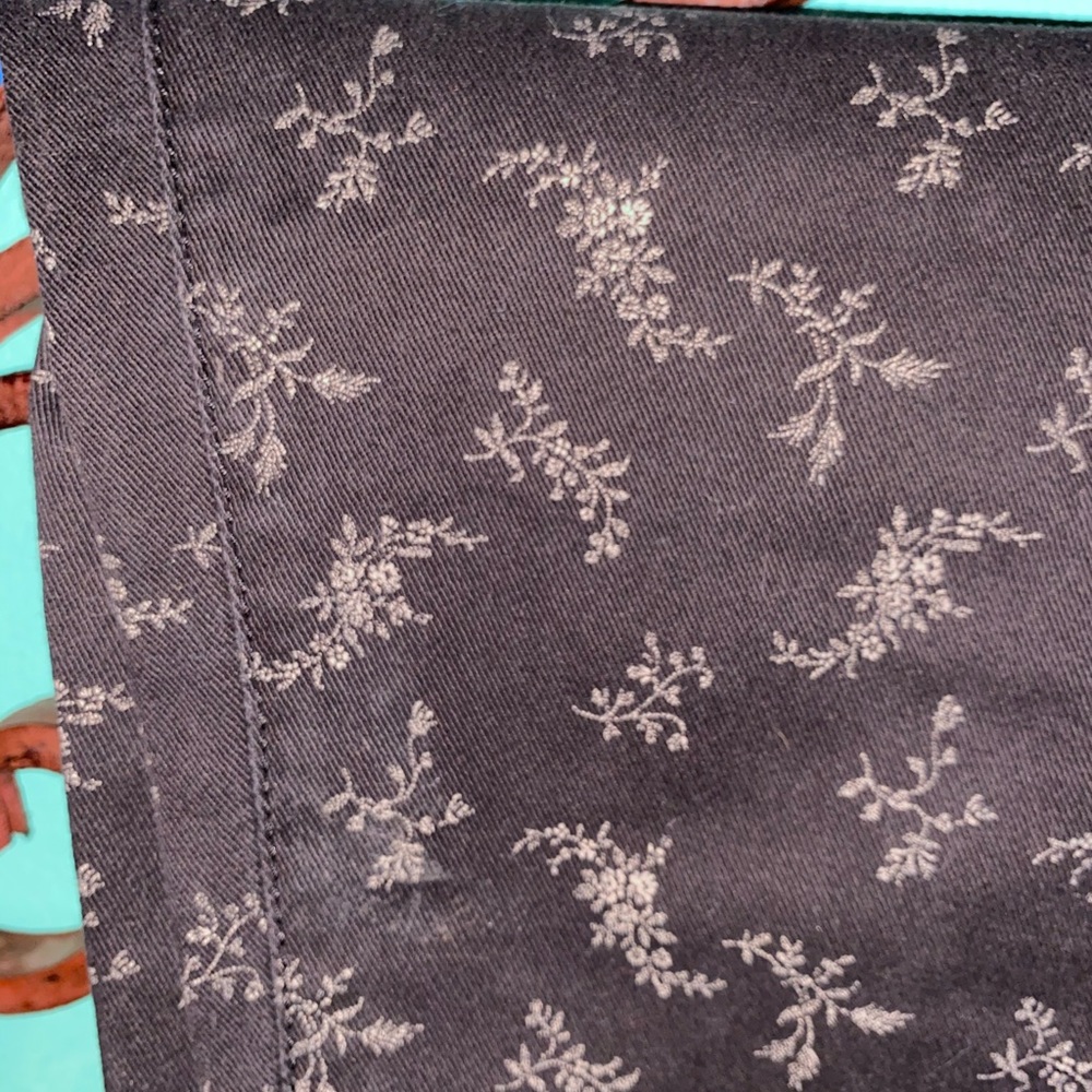 COPY - Cute floral pants - Picture 3 of 5